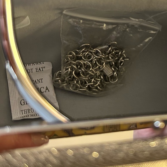 Silver Glitter and Rhinestone Handbag with Silver chain Crossbody NWT Kisslock - Picture 6 of 7